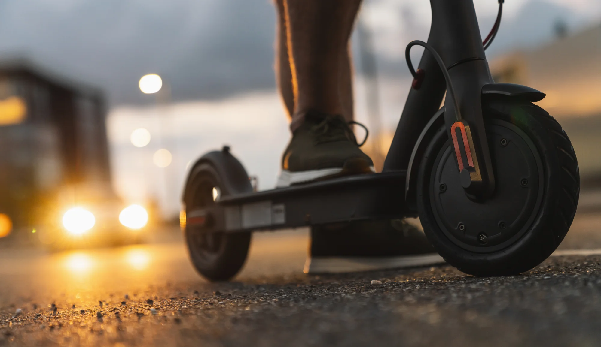 Read more about the article The Pros and Cons of Different Electric Scooter Range Extenders