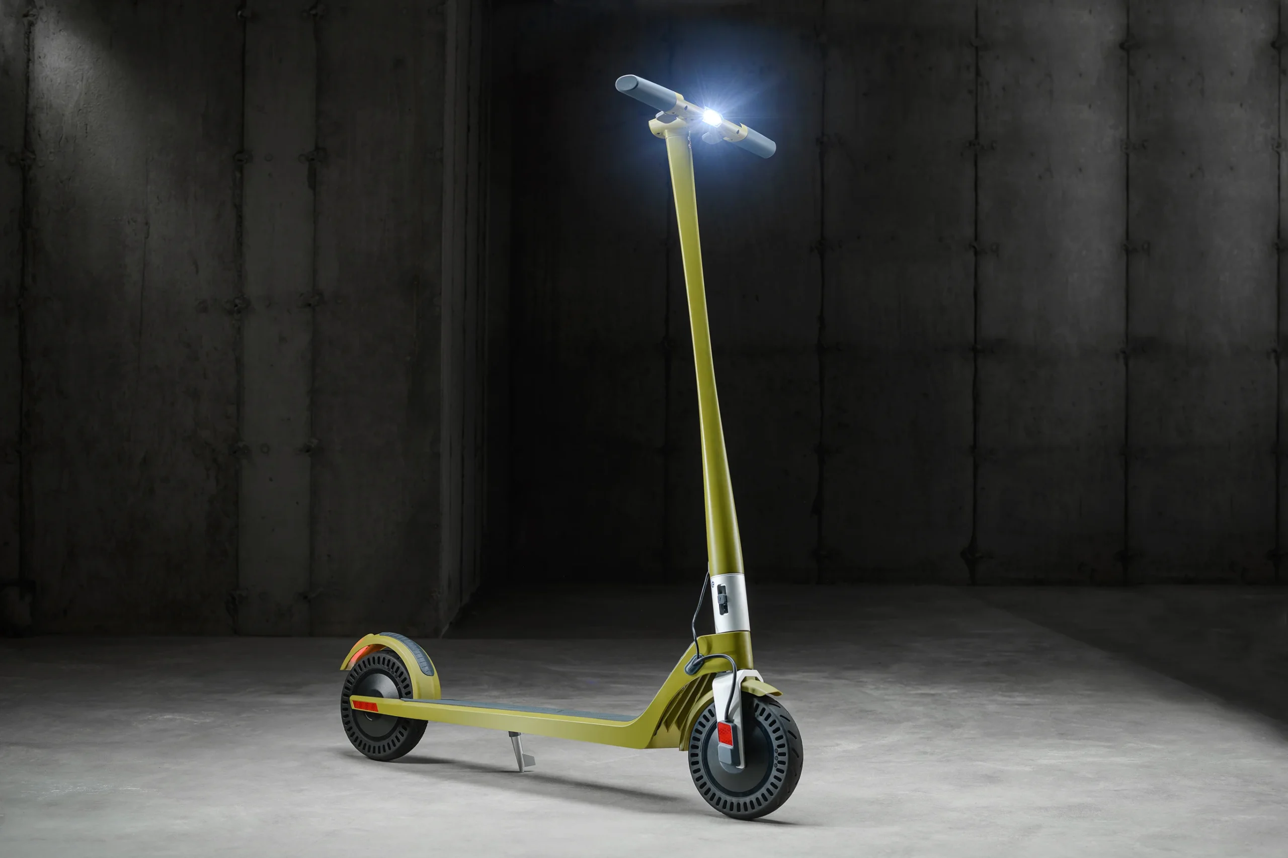 Read more about the article Illuminating the Way: The Importance of Scooter Lights for Safety and Visibility