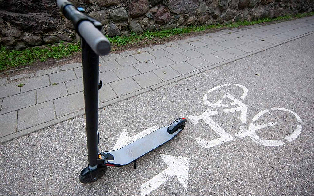 Read more about the article Unleashing Urban Mobility: The Thrill of Motorized Kick Scooters