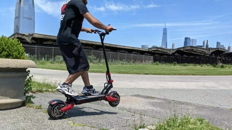 Read more about the article Seamless Urban Travel: The Rise of the Commuter Kick Scooter