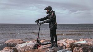 Read more about the article Elevate Your Commute: The Electric Scooter Revolution for Urban Travel